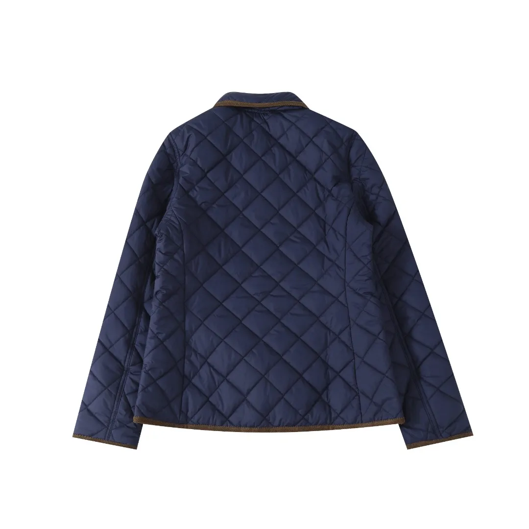 P350 #R53 Ralph Lauren Diamond Quilted Cotton Clothes Women's Tops Retro college style, classic diamond quilting, retro and warmth coexist. When delicate quilting stitches meet the three-dimensional diamond pattern, a warm cotton jacket with a college atmosphere. Exquisite details interpret autumn and winter textured outfits. 4-color versatile style, easy to control various occasions. Black classic｜Low-key high-end that never goes wrong Navy blue is calm | Quiet and intellectual temperament; Khaki is gentle | Creates a warm retro atmosphere; White is fresh | A touch of light halo in winter. Ingenuity is evident in the details, and the quality is at your fingertips. Customized metal buttons embellish the placket. Exquisite embroidery on the chest highlights the brand genes. 120g high-fill cotton is evenly filled. Commuting scene: Pair with straight trousers + loafers. Casual everyday: layered knitted skirt + short boots. College style: combination of jeans + canvas shoes. This winter, let the diamond pattern add elegance to you. Use a classic cotton coat to write your own retro fashion narrative. Color: Navy blue, black, white, khaki. Size: S M L XL. Bust: 107 111 115 119. Length: 65 66 67 68 Sleeve length: 64 64 64 64 Shoulder width: 42 43 44 45 S size: recommended within 100 catties M size: recommended within 120 catties L size: recommended within 140 catties XL size: recommended within 160 catties